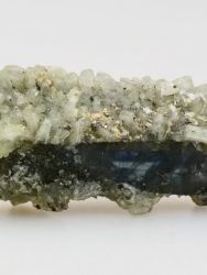 Tanzanit, prehnit