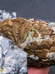 Pyrhotin, galenit, chalkopyrit