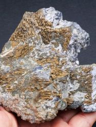 Pyrhotin, galenit, chalkopyrit